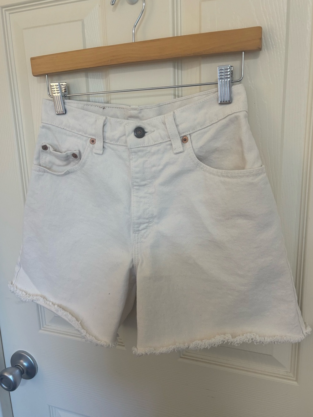 Levi's 550 shorts Off White Denim Cutoff Shorts Relaxed Fit High Rise Size 5 - Picture 6 of 10